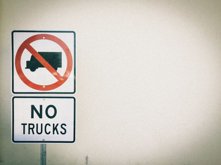Trucker Says “Signs Weren’t Enough!”