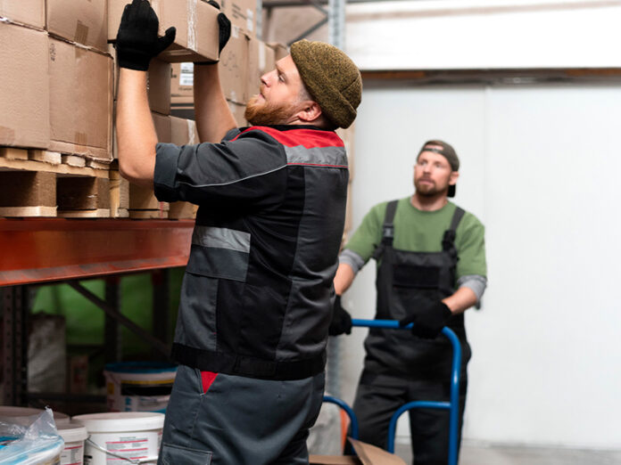 Trucking Company Offers Free Gym Membership for Every Pallet Unloaded by Hand, Sparking Debate Over “No Touch Freight” Policy